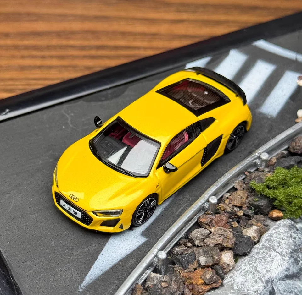 Massdi Audi R8 V10 Coupe Performance 2022 1:64 – Amarillo