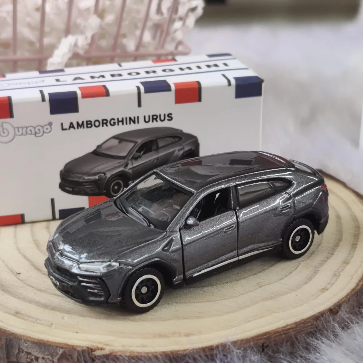 Bburago Lamborghini Urus 1:64 – Gris oscuro