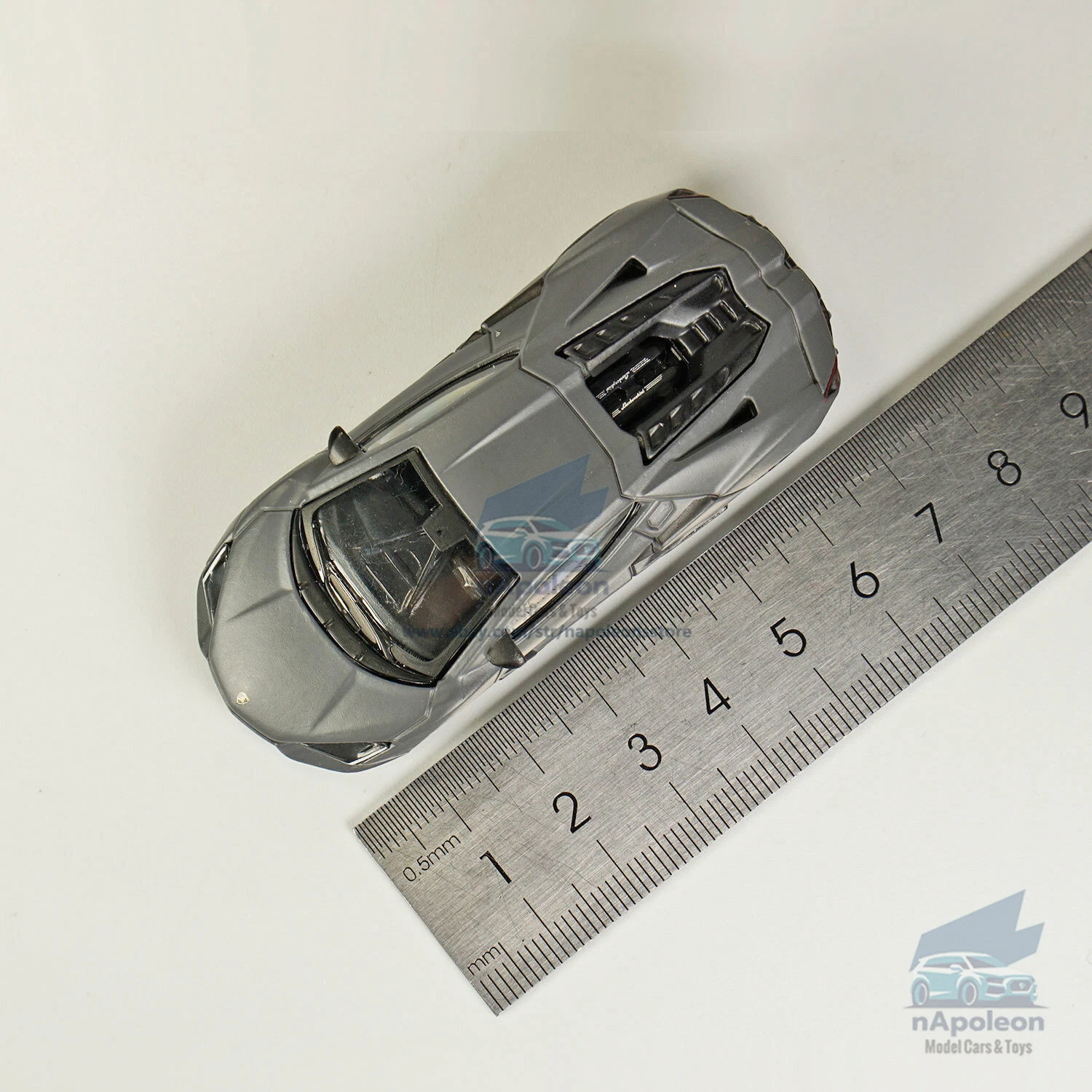 Bburago Lamborghini Revuelto – Gris oscuro