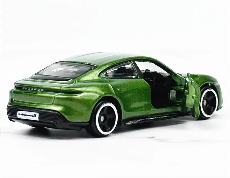 Bburago Porsche Taycan Turbo S – Verde